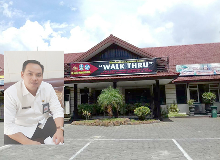 Kantor Bersama Samsat Probolinggo Kota. Eko Masqudi, Kepala Adpel Samsat Kota (inset).