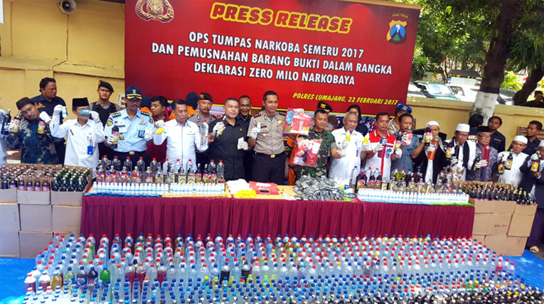 Forpinda Kabupaten Lumajang dan segenap tokoh ulama, tokoh masyarakat, tokoh pemuda se-Kabupaten Lumajang saat Deklarasi Zero Milonarkobaya.