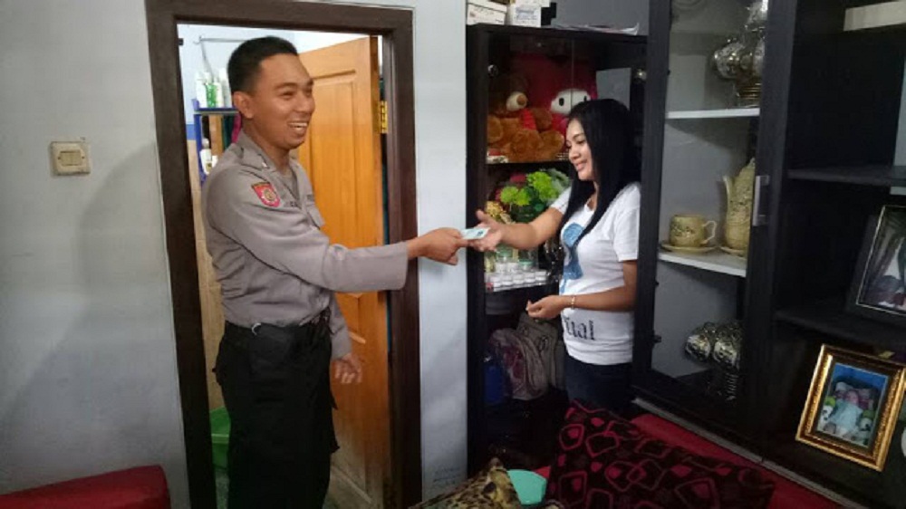Anggota Polsek Wisang saat razia rumah kost