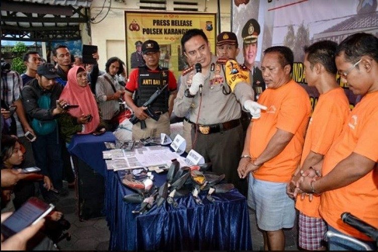 kapolrestabes Surabaya Kombes.Pol M.Iqbal saat pres Release di mapolsek Karang pilang.