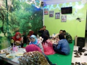 Buber anggota persit dan anggota koramil 09 Balongpanggang