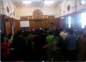 Saat sidang berjalan pembacaan tuntutan