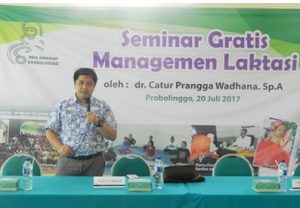 dr Catur Prangga Wadhana SP.A narasumber dalam kegiatan seminar