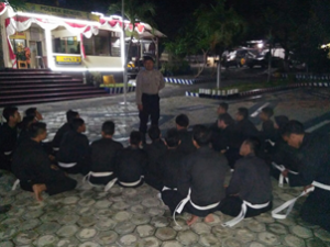 Aiptu Sunar, KSPK Polsek Rengel saat sampaikan arahan dan binaan kepada Perguruan Silat Persaudaraan Setia Hati Terate