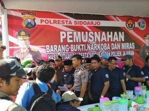 Ungkap Kasus Polresta Sidoarjo Dan Jajarannya, Musnakan Narkoba Dan Miras Bersama Forkopimda