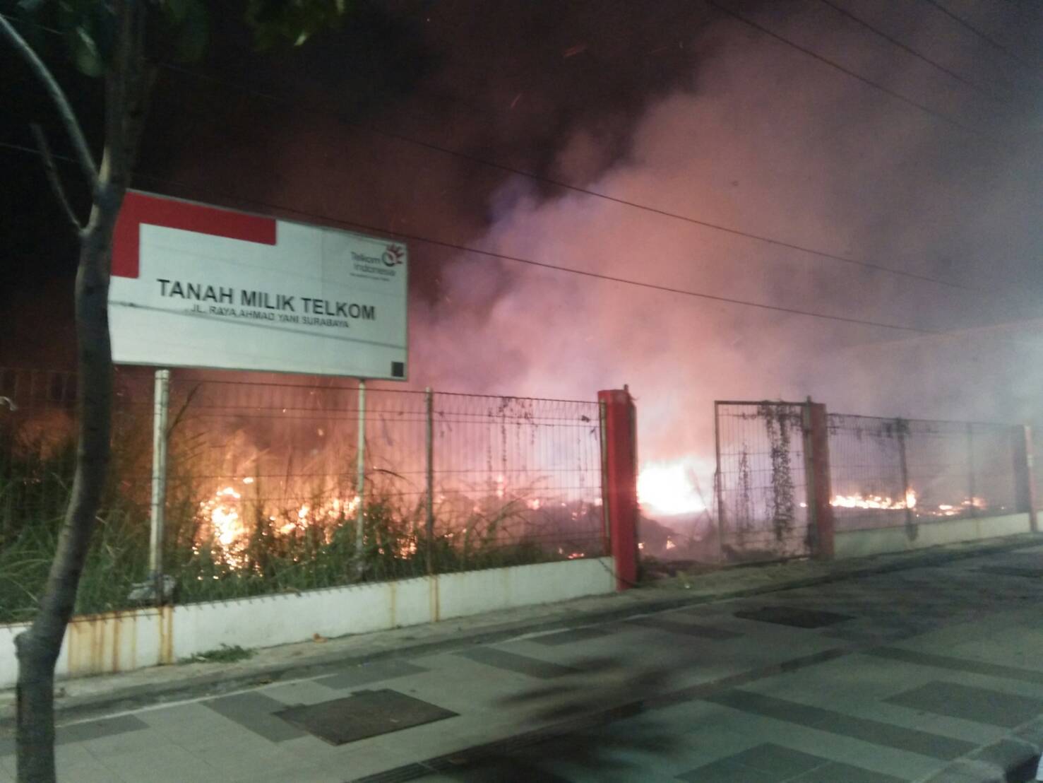 foto , lahan kosong milik telkom JL.RAYA AHMAD YANI