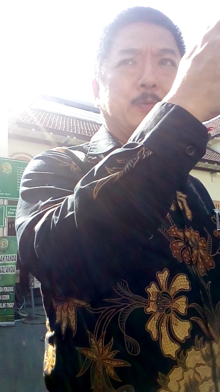 Gunawan Angkawidjaja Ketika Di wawancarai Wartawan