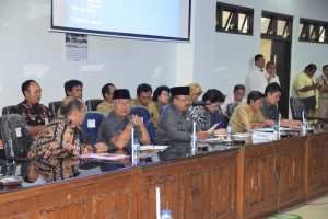 Foto bersama dalam rakor yang diikuti enam Kepala Daerah