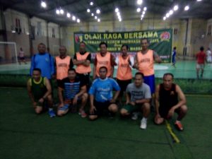 foto pertandingan futsal antara media masa vs media center korem 084/BJ