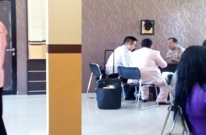 Photo : Tim Pengacara Chin Chin Hotman dan Antony saat lapor di Polda Jatim
