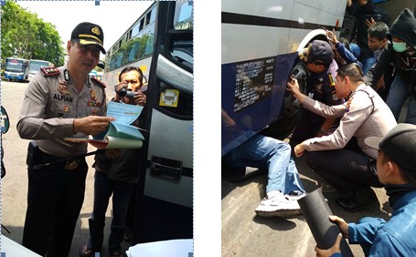 Ketika mengecek kelengkapan dokumen kendaraan bis dan saat mengecek kelaikan kendaraan