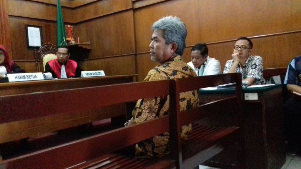 Dr Pujo Hartono, SPOG, Mantan Ketua IDI Surabaya saat dihadirkan sebagai saksi fakta pada persidangan perdata Dr Aucky Hinting