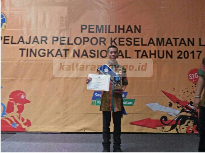 -NASIONAL : Amirullah Achmad Nassardhi, pelajar SMA Negeri 1 Tarakan yang berhasil meraih Juara I Pemilihan Pelajar Pelopor Keselamatan JUARA NASIONAL : Amirullah Achmad Nassardhi, pelajar SMA Negeri 1 Tarakan yang berhasil meraih Juara I Pemilihan Pelajar Pelopor Keselamatan Jalan Tingkat Nasional Tahun 2017.Jalan Tingkat Nasional Tahun 2017.