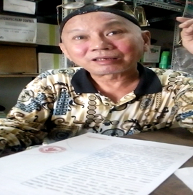 Wirjono (Aseng) Korban Penipuan Jual Rumah ,Saat Menunjukan Surat Perjanjian Notaris Devi Chrisnawati