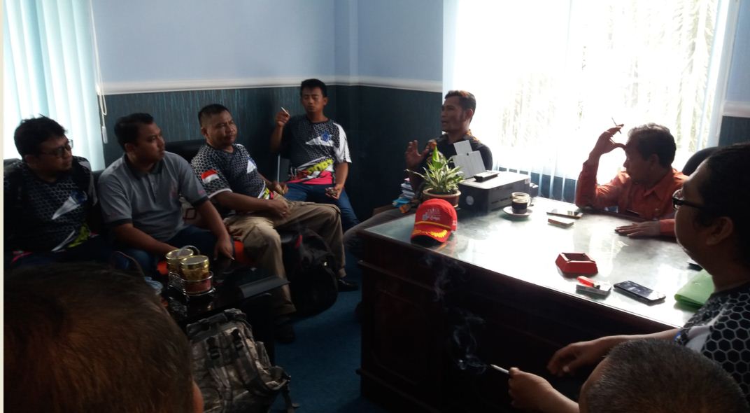 temen - temen wartawan saat diruangan Kadiskominfo