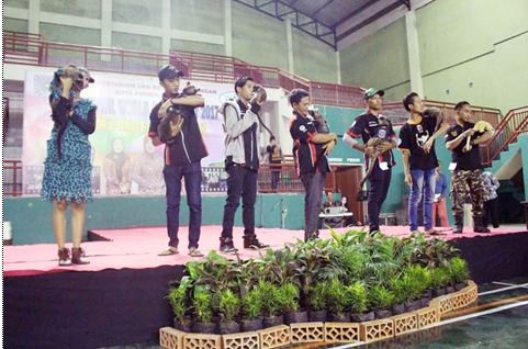 Peserta menunjukkan kebolehan dalam Festival World Animal Day 2017 yang diadakan Disperta kota Probolinggo