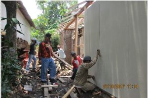 Gotong royong swadaya warga