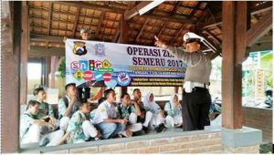 Guru dan siswapun antusias mengikuti kegiatan sosialisasi terkait operasi Zebra 2017