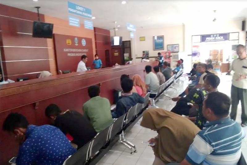 Aktifitas layanan Samsat kota Probolinggo.