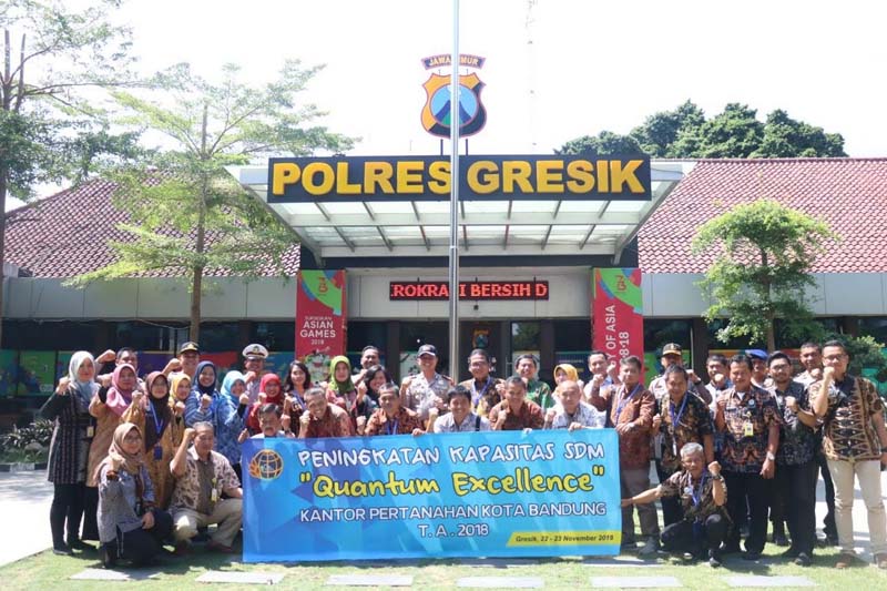 Kapolres dan Rombongan foto bersama.