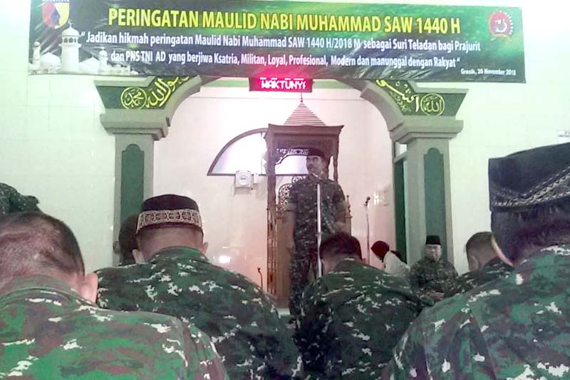 Memperingati Maulid Nabi Muhammad SAW 1440 H/2018 M yang diselenggarakan pihak Kodim 0817/Gresik bertempat di Masjid Baiturrohman