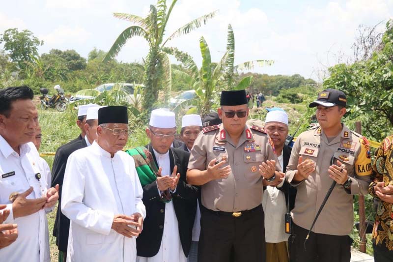 Kapolda,Kapolres,ketua MUI Gresik berdoa